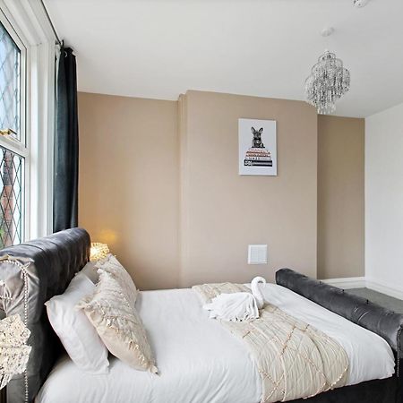 Home In Woodhouse, Leeds,Free 4 Car Parking,Free Wifi Exterior foto