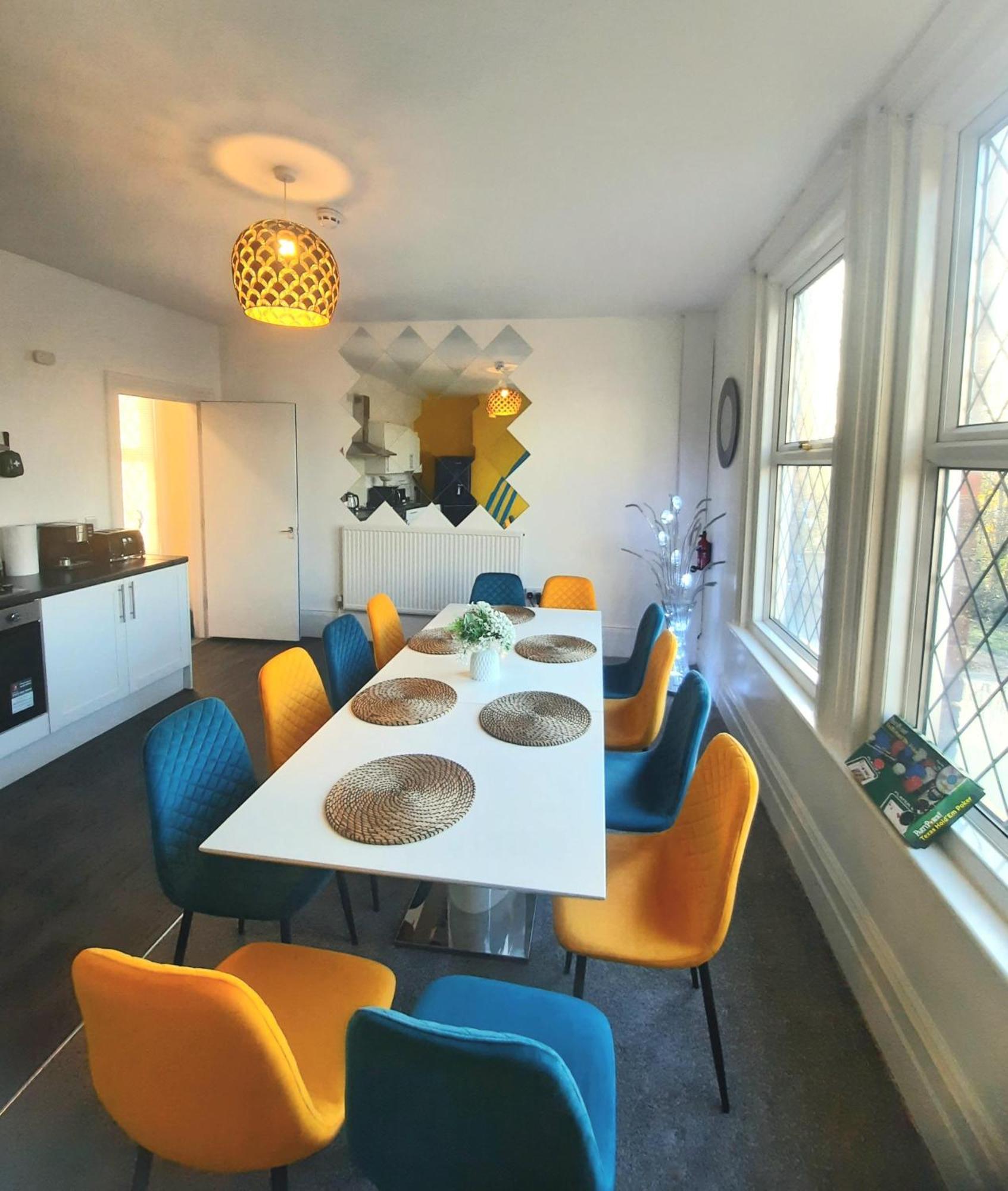Home In Woodhouse, Leeds,Free 4 Car Parking,Free Wifi Exterior foto